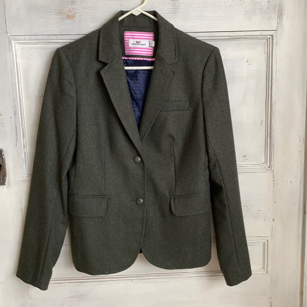 Super cute Vineyard Vines green wool blazer.